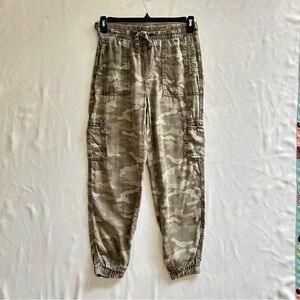 EUC XS American Eagle Casual Army Print Camo Cargo Pants 6 Pockets Jogger